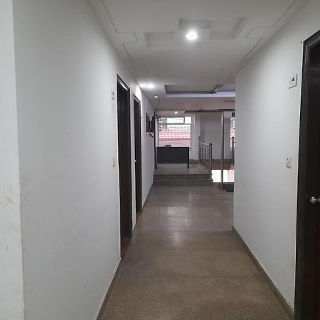 Hotel Airport Aditya Inn Ню Делхи Екстериор снимка