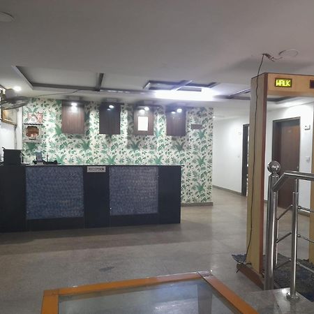 Hotel Airport Aditya Inn Ню Делхи Екстериор снимка