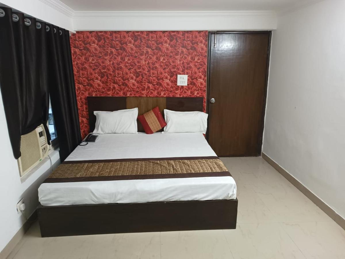 Hotel Airport Aditya Inn Ню Делхи Екстериор снимка