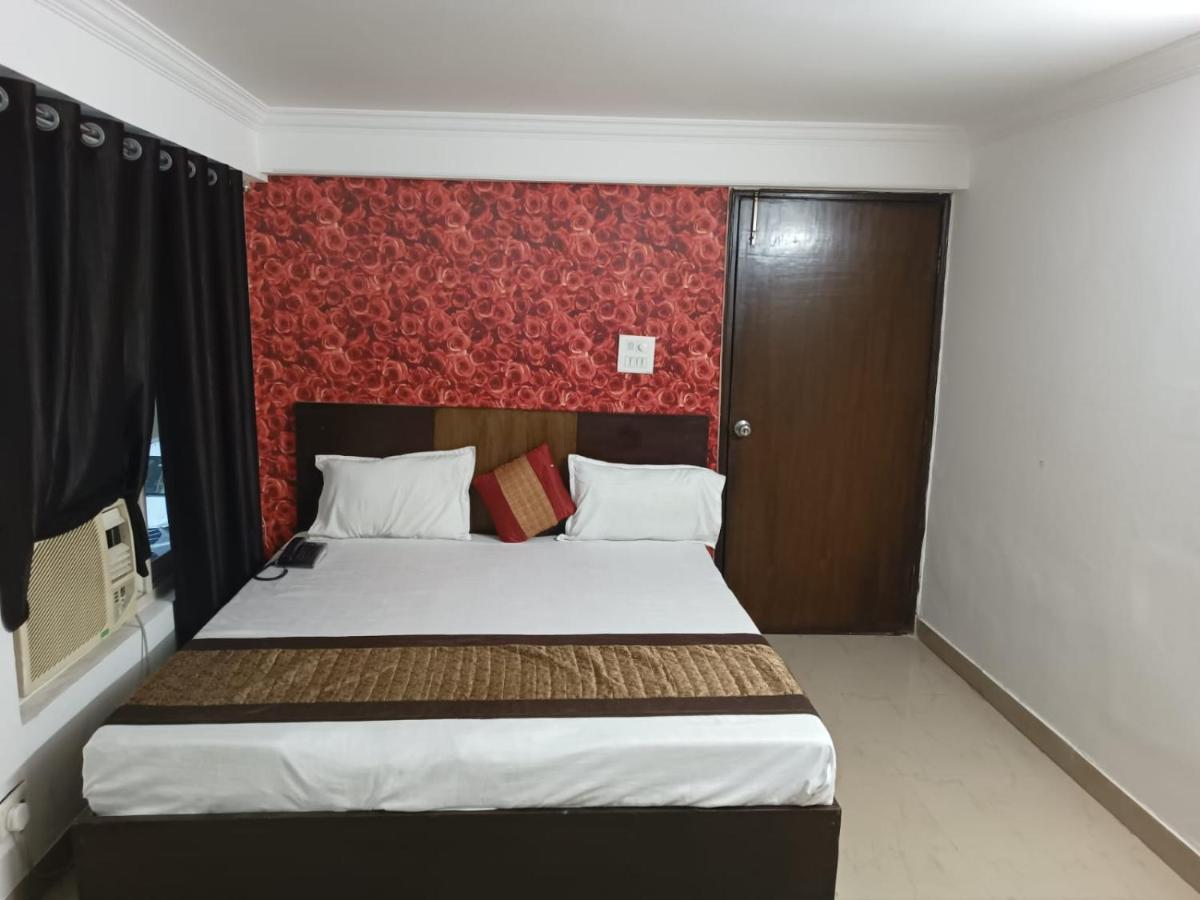 Hotel Airport Aditya Inn Ню Делхи Екстериор снимка
