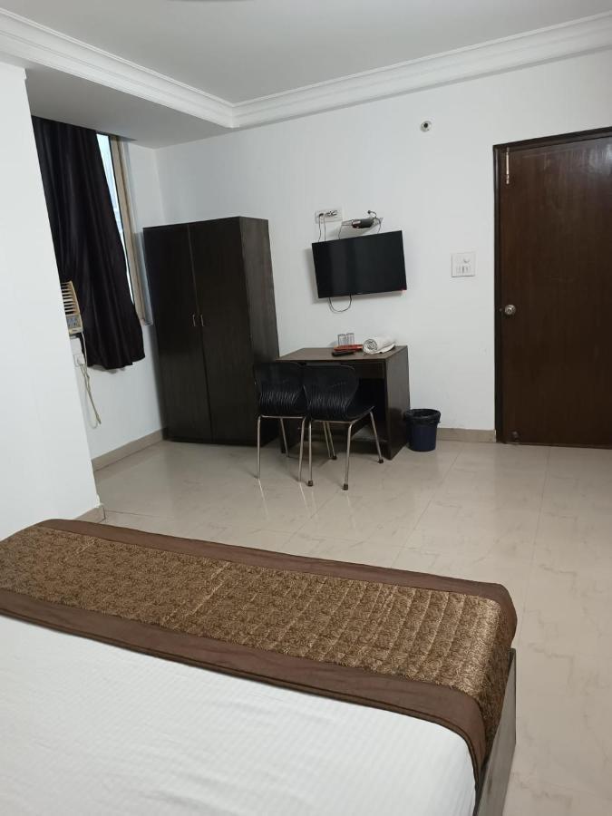 Hotel Airport Aditya Inn Ню Делхи Екстериор снимка