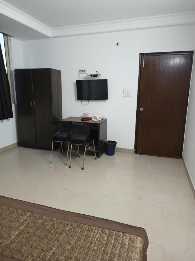 Hotel Airport Aditya Inn Ню Делхи Екстериор снимка