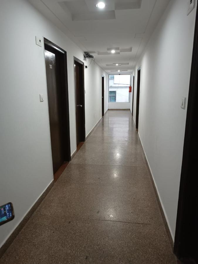 Hotel Airport Aditya Inn Ню Делхи Екстериор снимка