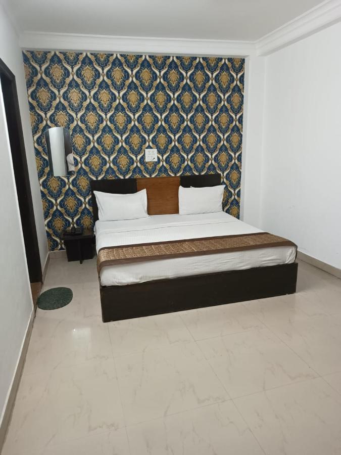 Hotel Airport Aditya Inn Ню Делхи Екстериор снимка