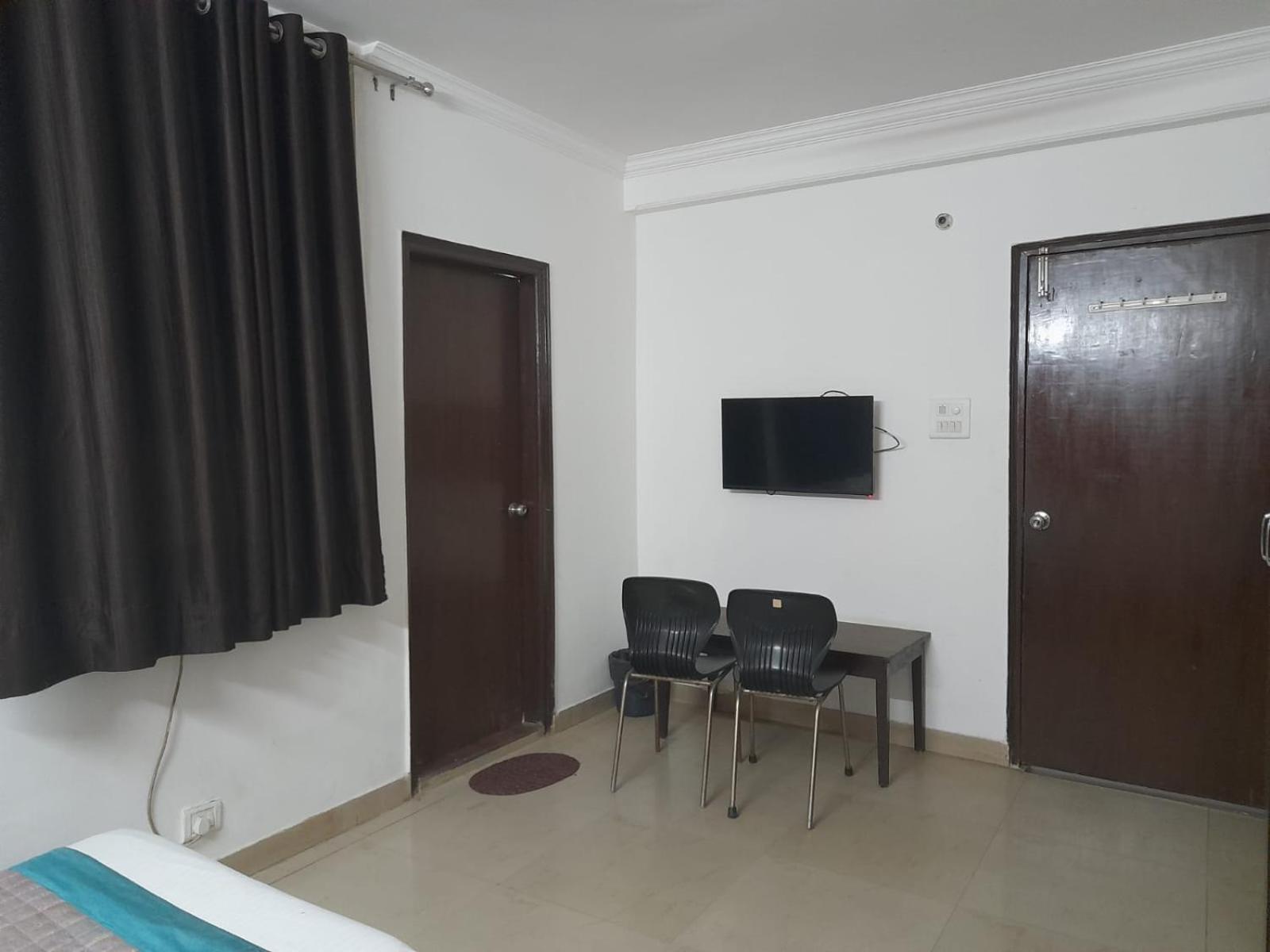 Hotel Airport Aditya Inn Ню Делхи Екстериор снимка