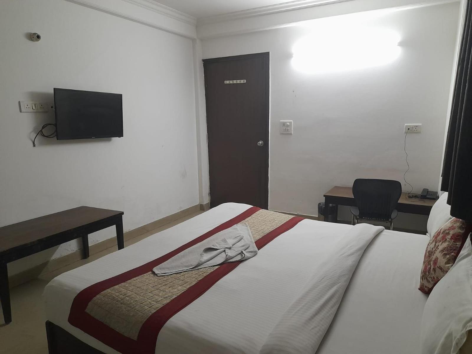 Hotel Airport Aditya Inn Ню Делхи Екстериор снимка
