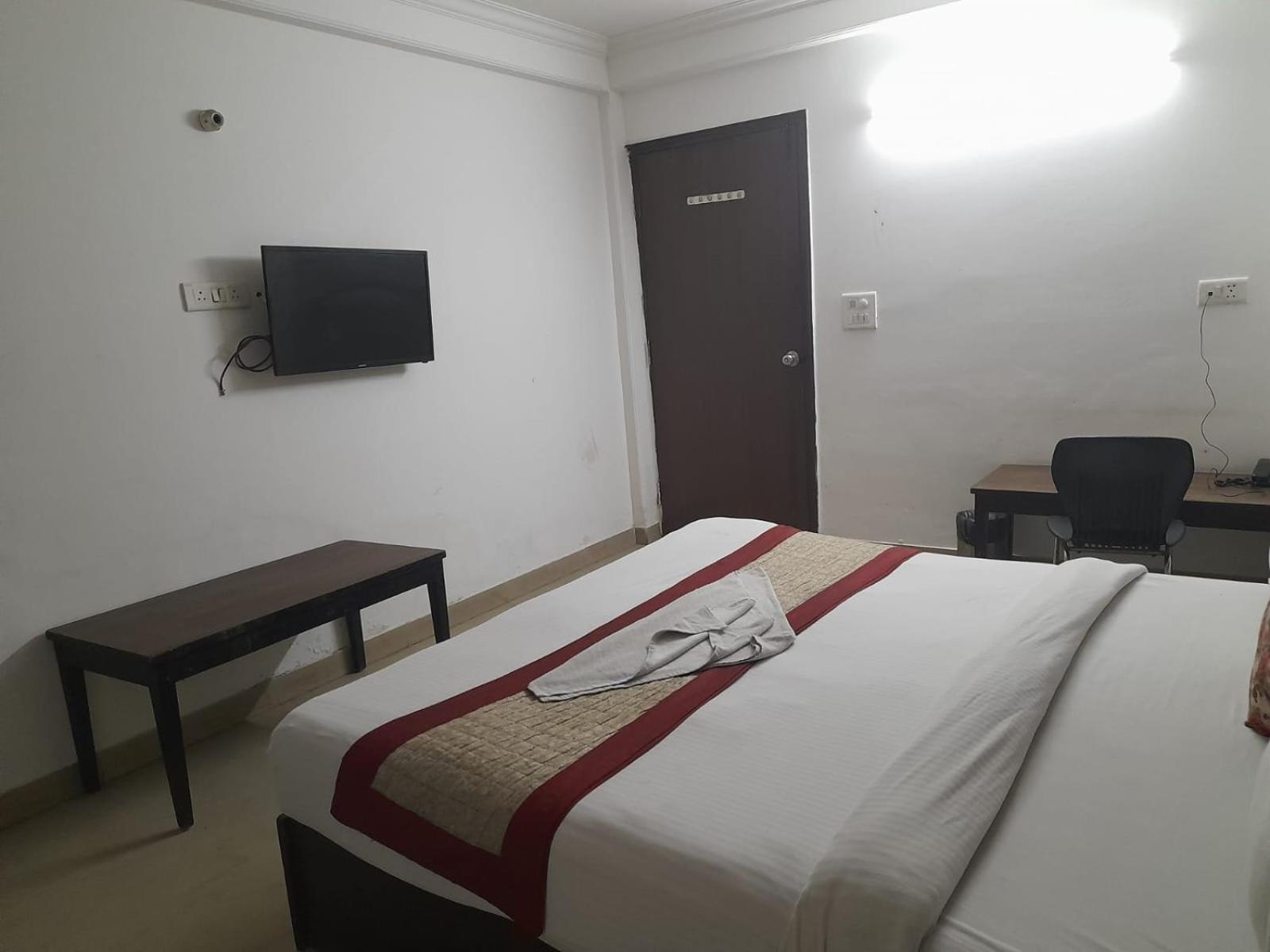 Hotel Airport Aditya Inn Ню Делхи Екстериор снимка
